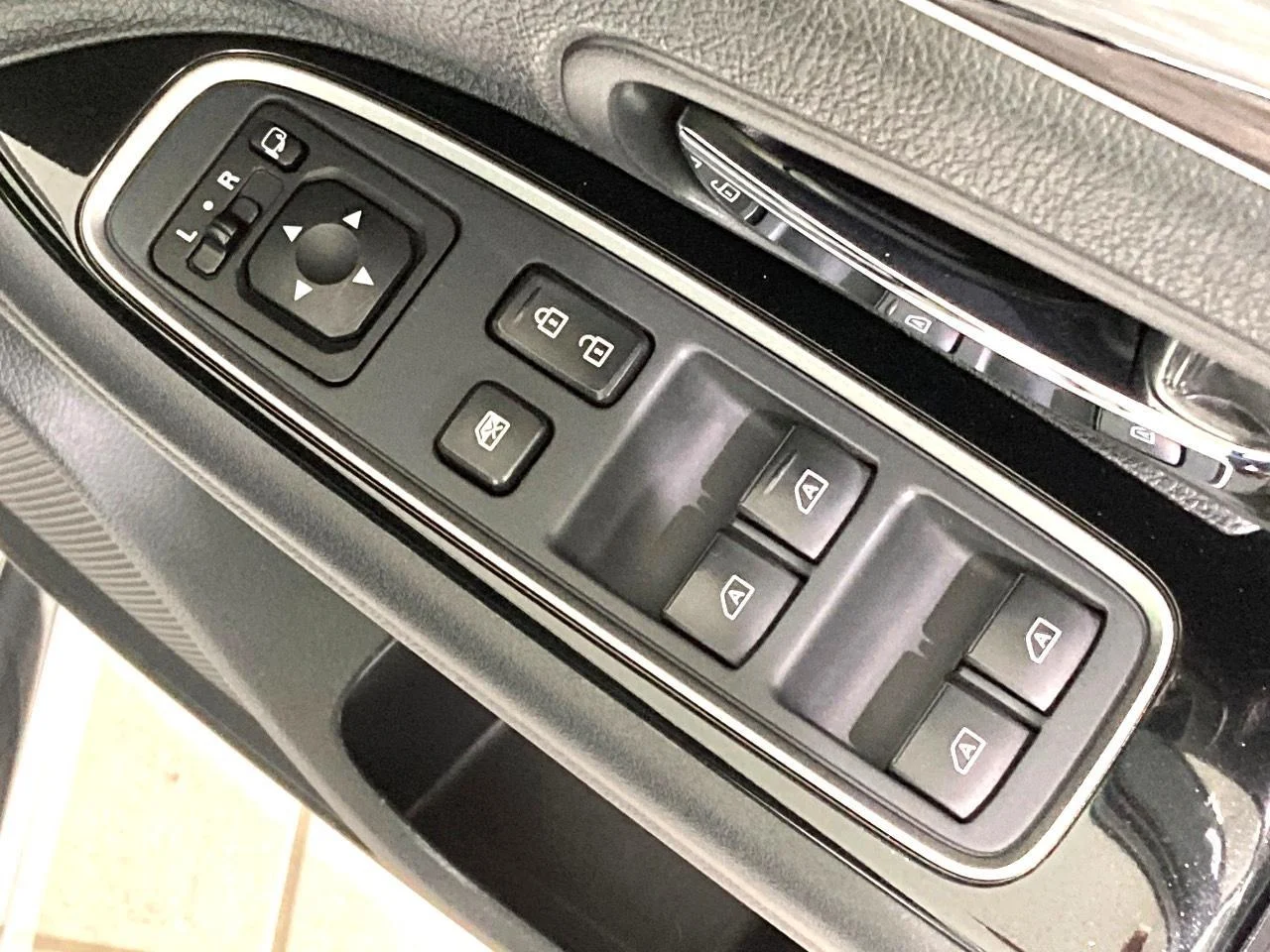 imgi_198_0503419A20251016Q00140