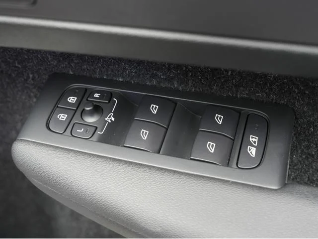 1002529A30251223W00252