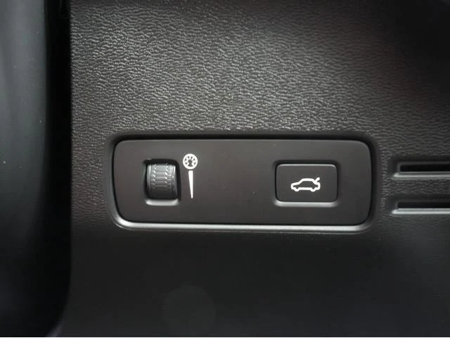 1002529A30251223W00260